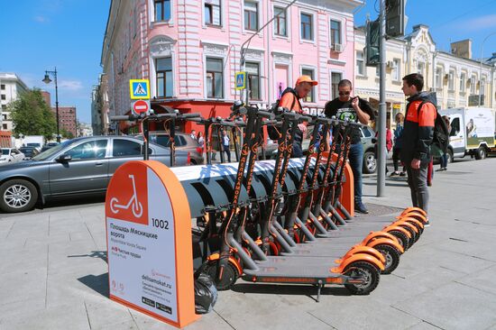 Electric kick scooter rental stations open in Moscow