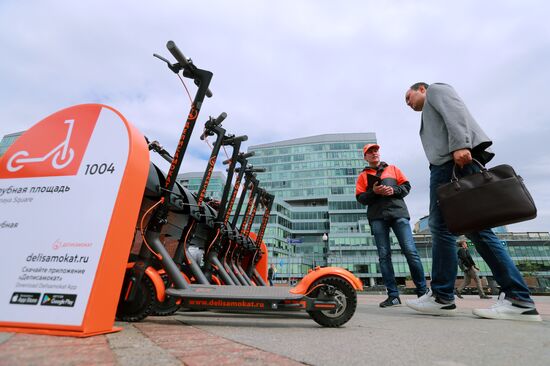Electric kick scooter rental stations open in Moscow
