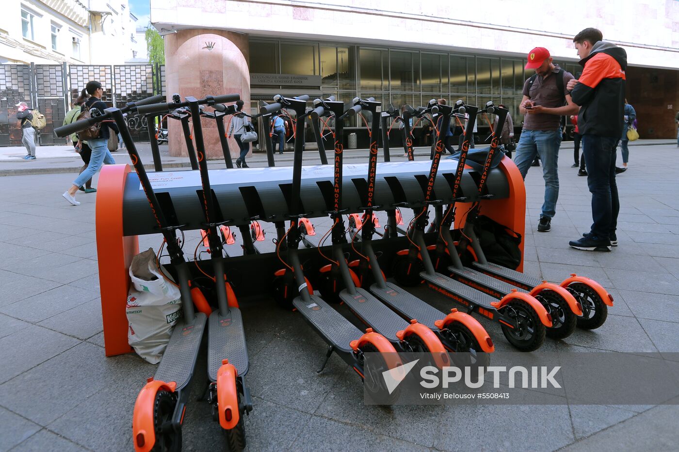 Electric kick scooter rental stations open in Moscow