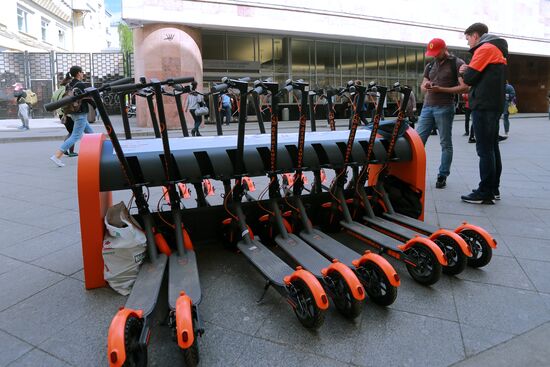 Electric kick scooter rental stations open in Moscow