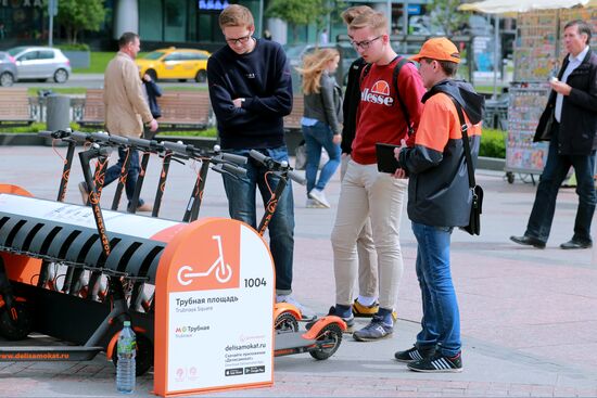 Electric kick scooter rental stations open in Moscow