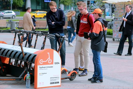 Electric kick scooter rental stations open in Moscow