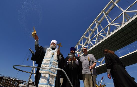 Crimean Bridge blessed in Kerch