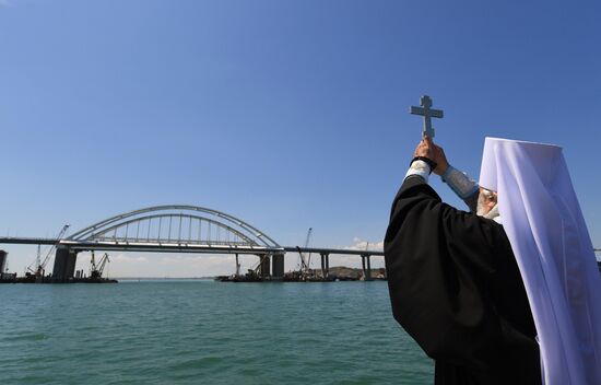 Crimean Bridge blessed in Kerch