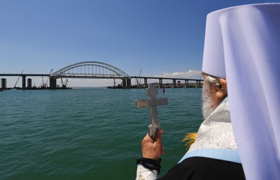 Crimean Bridge blessed in Kerch