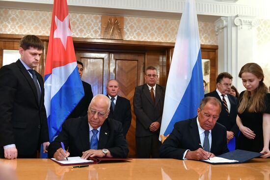 Russian Foreign Minister Lavrov meets with Vice President Cabrisas of the Council of Ministers of Cuba