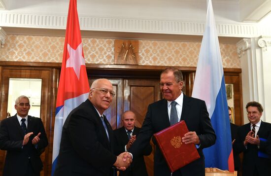 Russian Foreign Minister Lavrov meets with Vice President Cabrisas of the Council of Ministers of Cuba