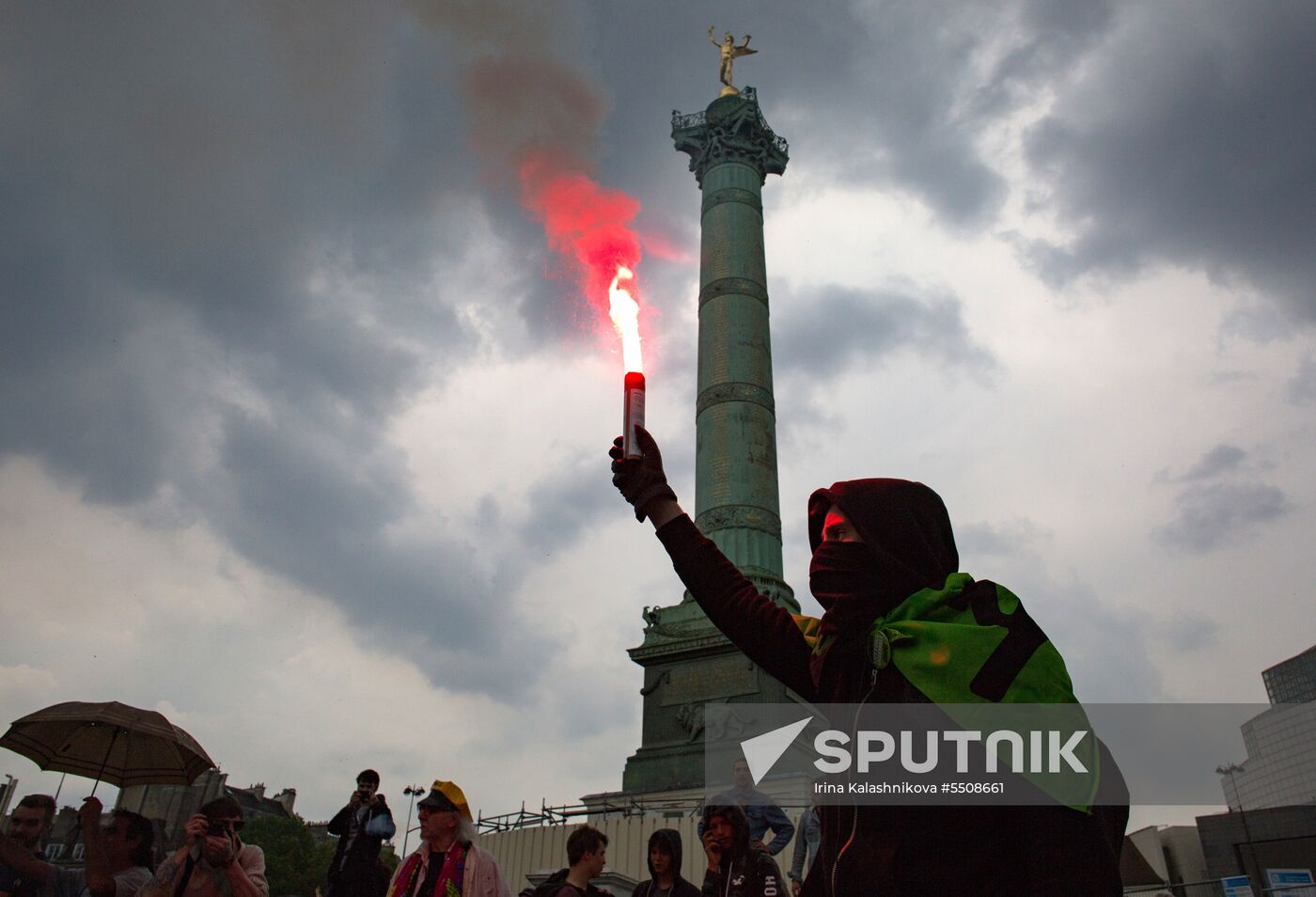 Mass protests in Paris against government reforms