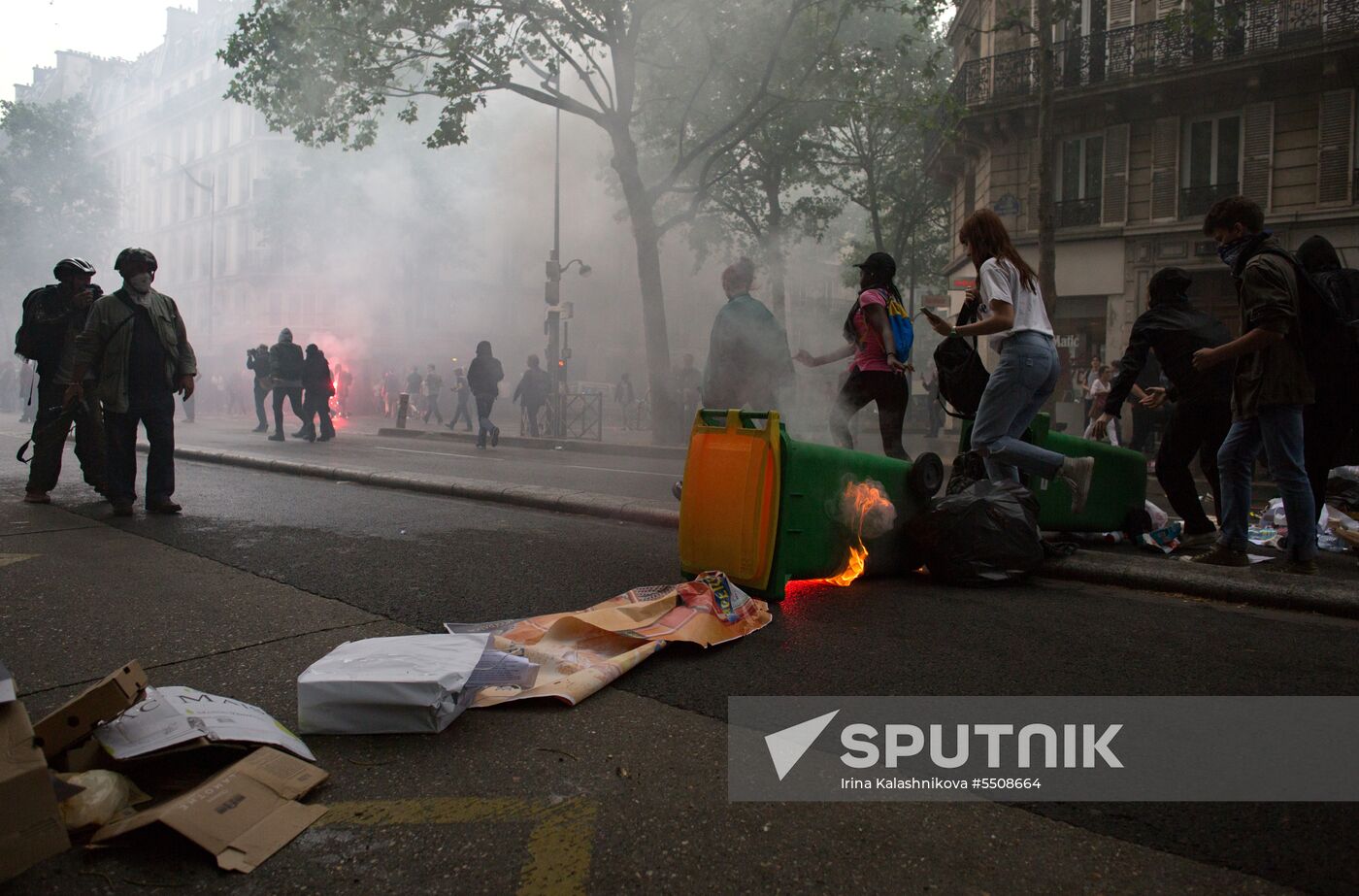 Mass protests in Paris against government reforms