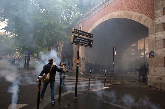 Mass protests in Paris against government reforms