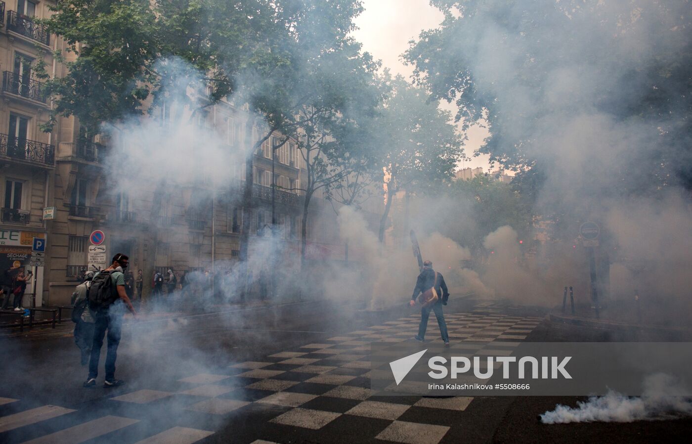 Mass protests in Paris against government reforms