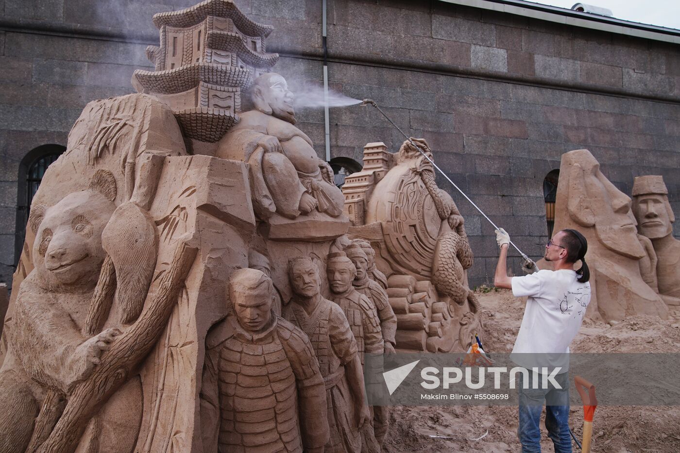 Preparations for opening of sand sculpture festival in St. Petersburg