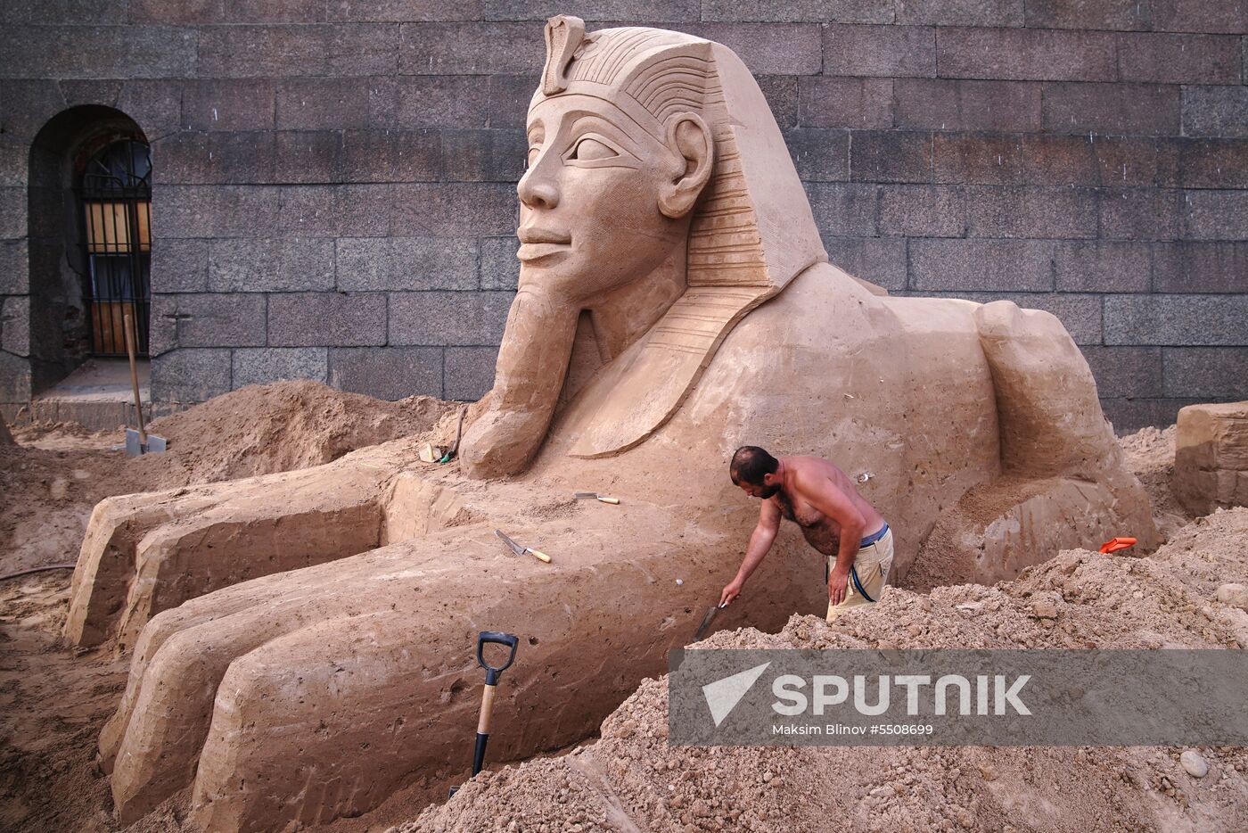 Preparations for opening of sand sculpture festival in St. Petersburg