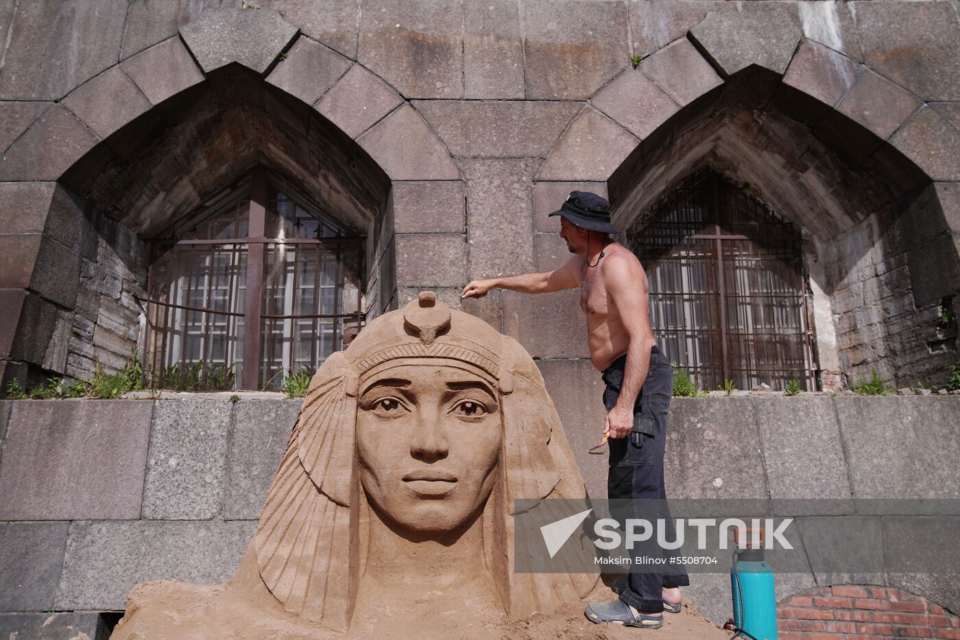Preparations for opening of sand sculpture festival in St. Petersburg