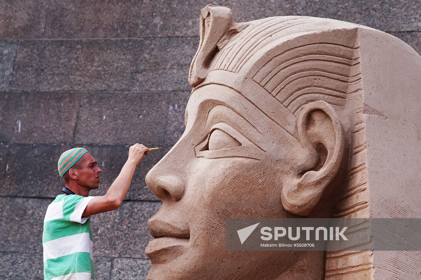 Preparations for opening of sand sculpture festival in St. Petersburg