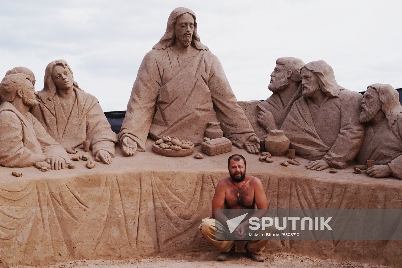 Preparations for opening of sand sculpture festival in St. Petersburg