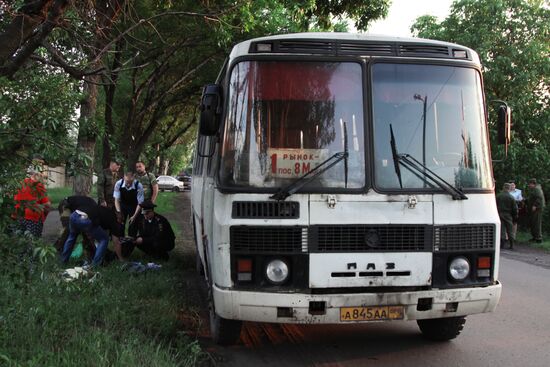 Bus explodes in Debaltsevo