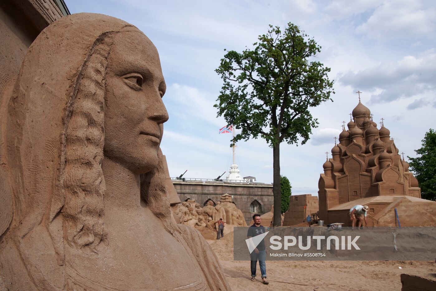 Preparations for opening of sand sculpture festival in St. Petersburg
