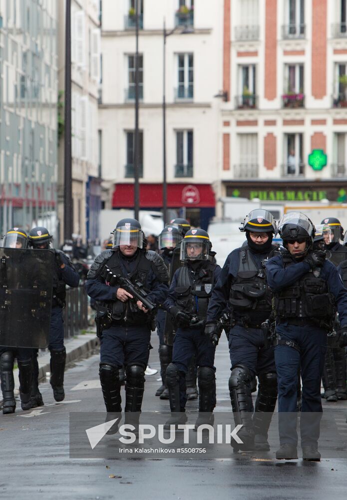 Mass protests in Paris against government reforms