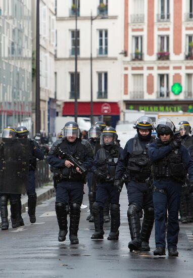 Mass protests in Paris against government reforms