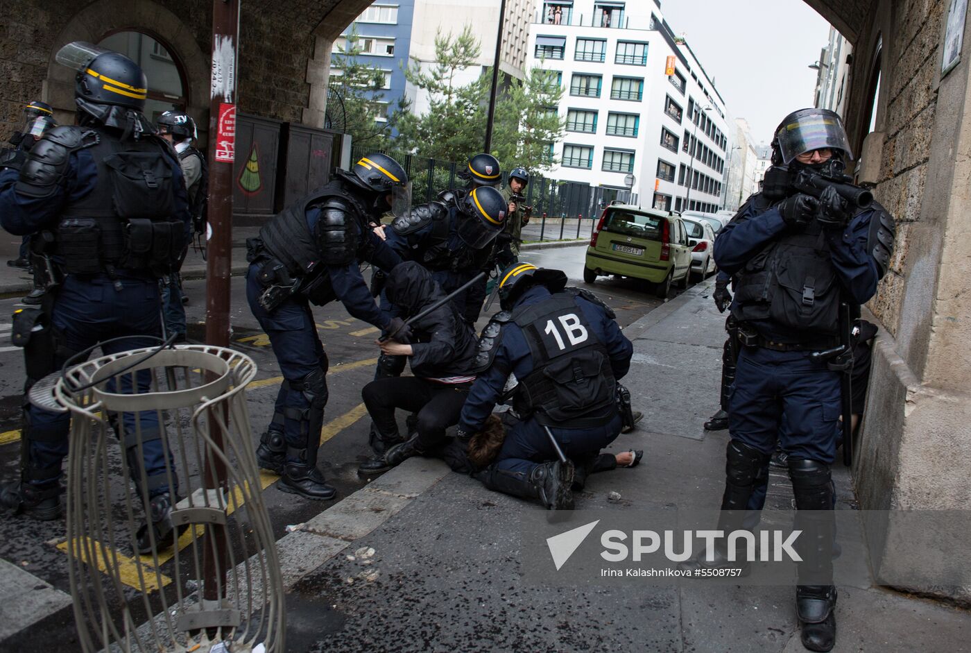 Mass protests in Paris against government reforms