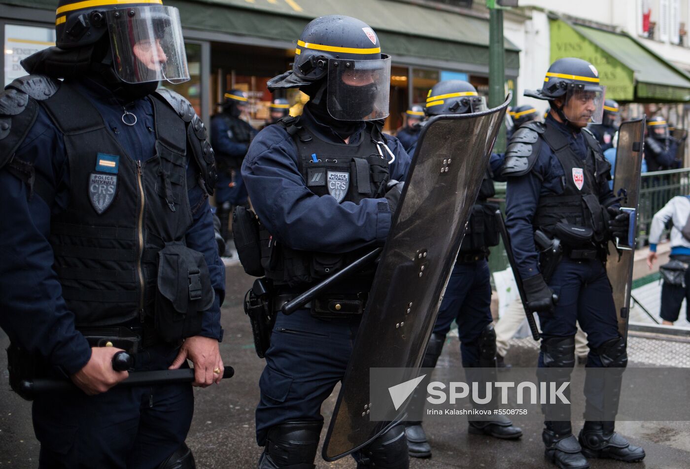Mass protests in Paris against government reforms