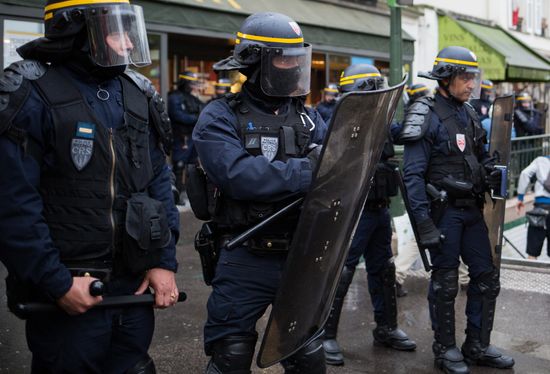 Mass protests in Paris against government reforms