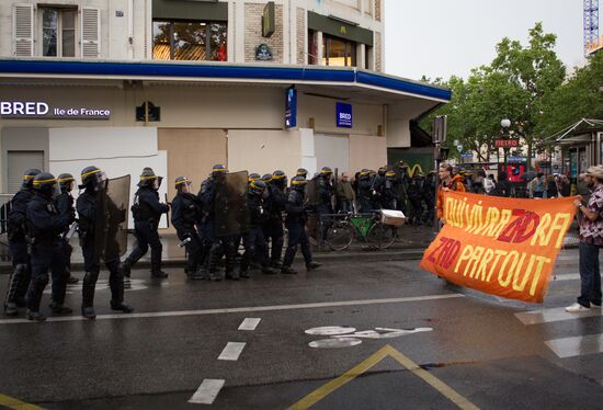 Mass protests in Paris against government reforms