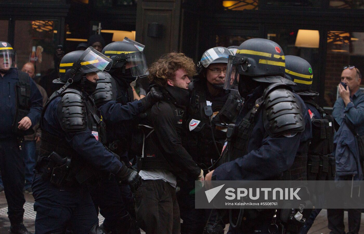 Mass protests in Paris against government reforms