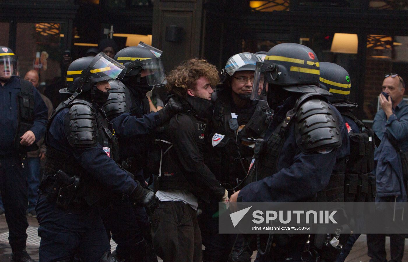 Mass protests in Paris against government reforms