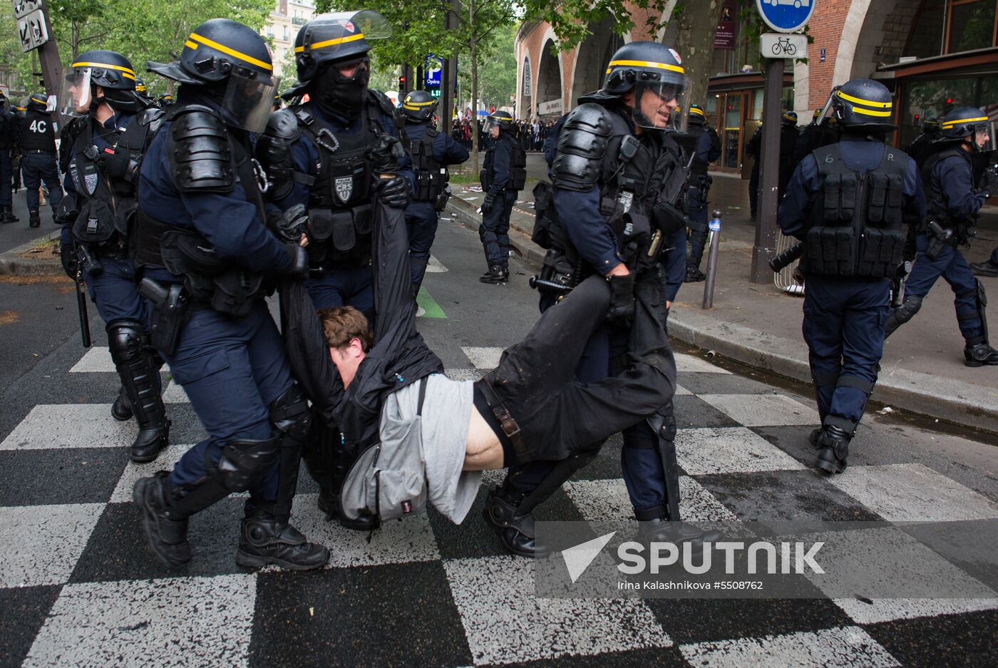 Mass protests in Paris against government reforms