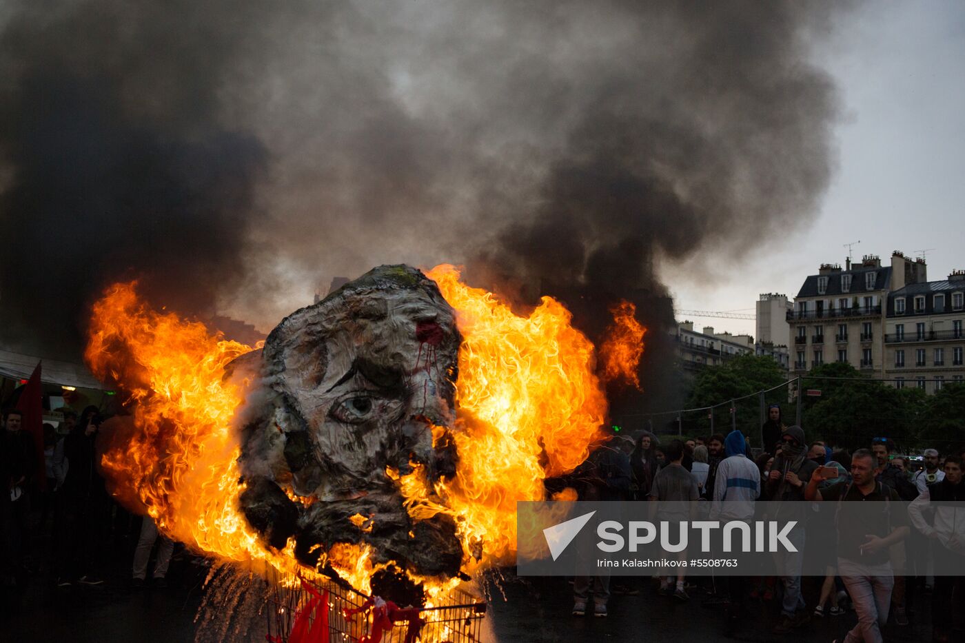 Mass protests in Paris against government reforms