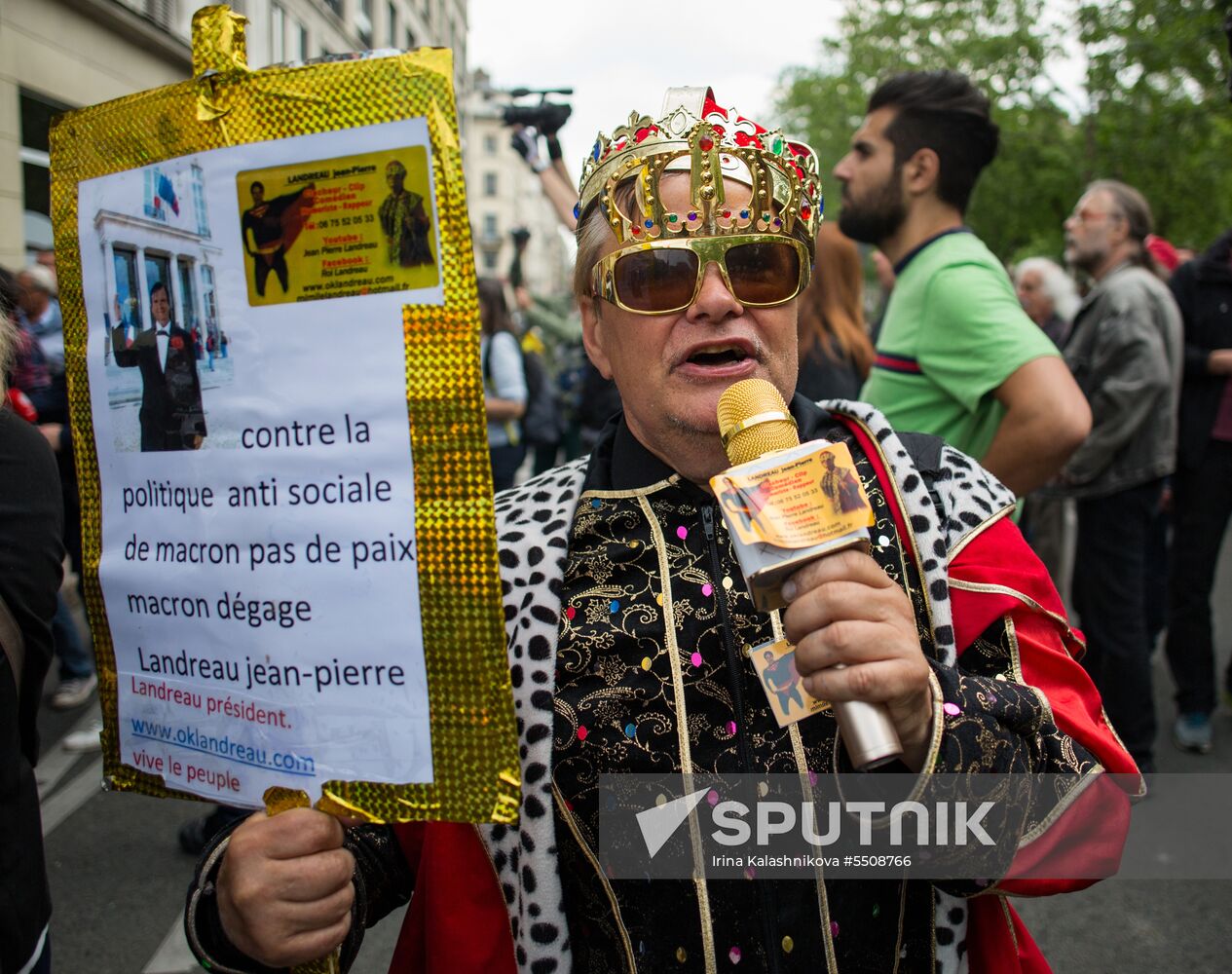 Mass protests in Paris against government reforms