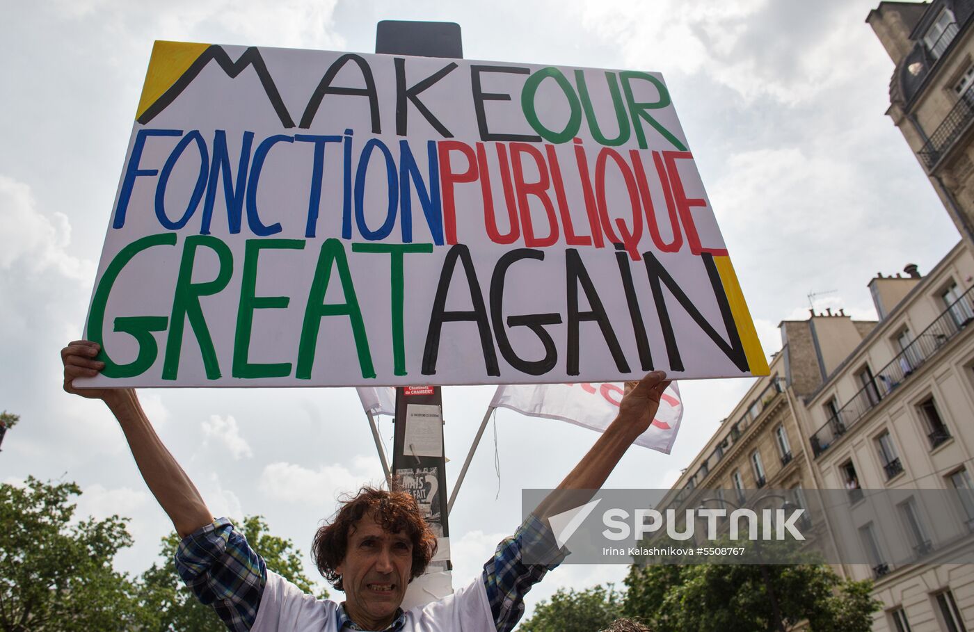 Mass protests in Paris against government reforms