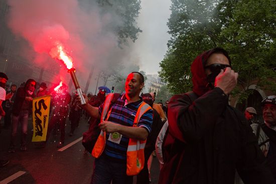 Mass protests in Paris against government reforms