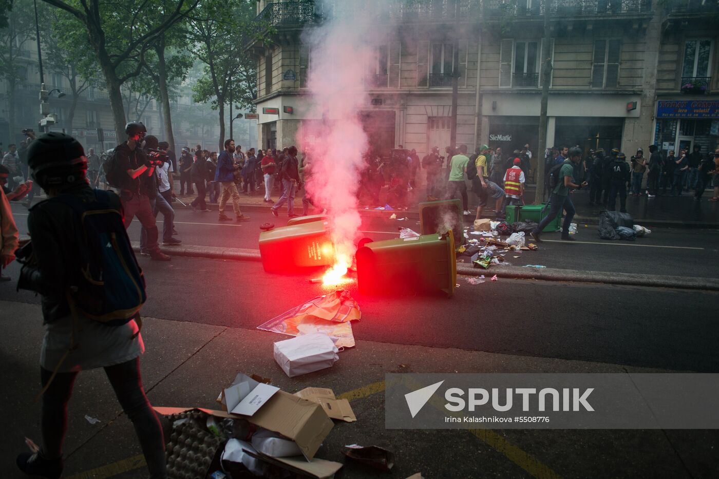 Mass protests in Paris against government reforms