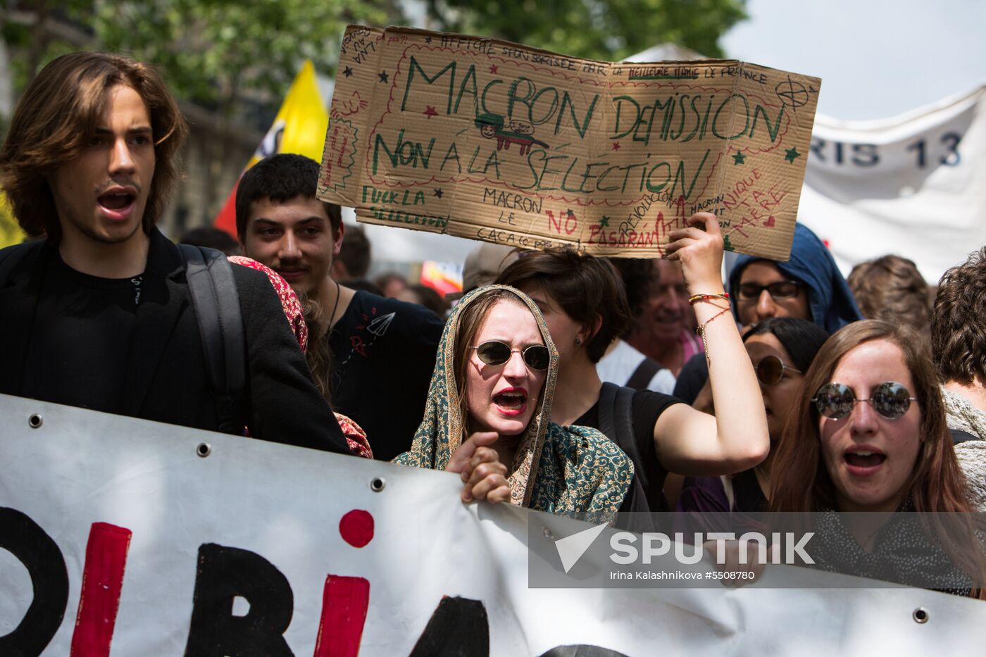 Mass protests in Paris against government reforms