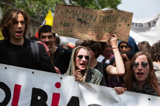 Mass protests in Paris against government reforms