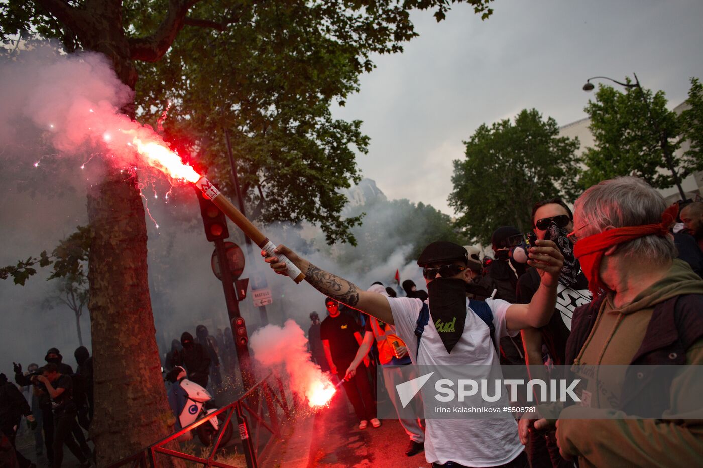 Mass protests in Paris against government reforms
