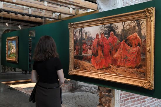 Sotheby's displays top lots of Russian art