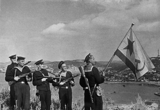 Soviet marines in Port Arthur