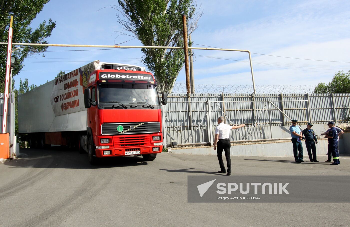 Russian humanitarian convoy arrives in Donetsk