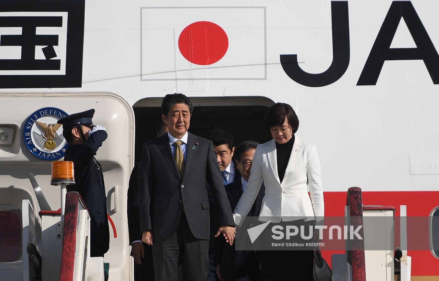 Japanese Prime Minister Shinzo Abe arrives in St. Petersburg