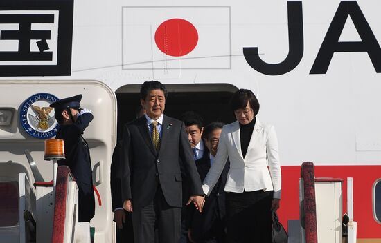 Japanese Prime Minister Shinzo Abe arrives in St. Petersburg