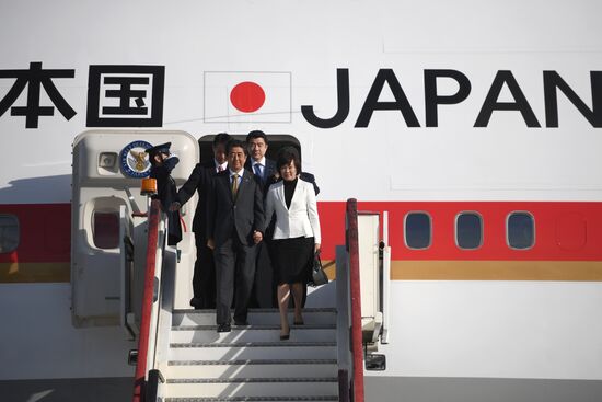 Japanese Prime Minister Shinzo Abe arrives in St. Petersburg