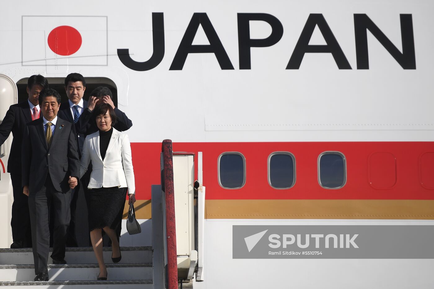 Japanese Prime Minister Shinzo Abe arrives in St. Petersburg