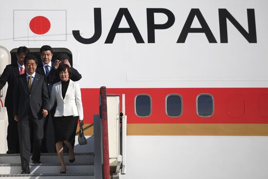 Japanese Prime Minister Shinzo Abe arrives in St. Petersburg