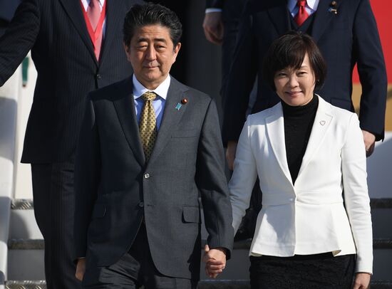 Japanese Prime Minister Shinzo Abe arrives in St. Petersburg