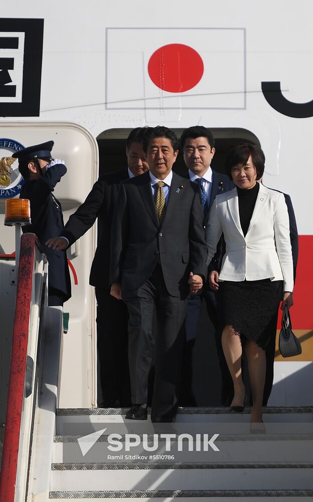 Japanese Prime Minister Shinzo Abe arrives in St. Petersburg