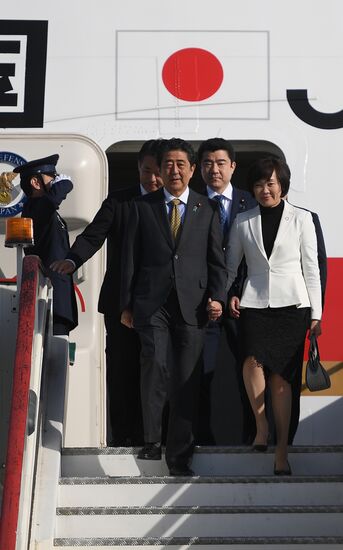 Japanese Prime Minister Shinzo Abe arrives in St. Petersburg